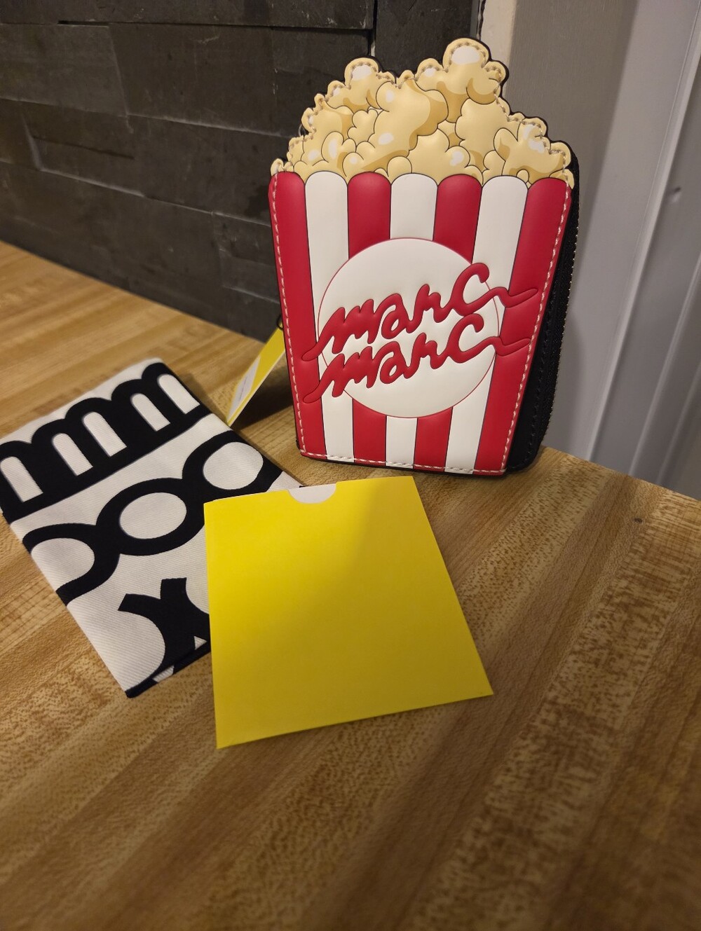 Marc Jacobs NWT Novelty Popcorn Zip Around Wallet & Dustbag RARE